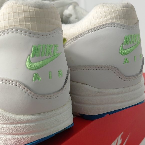 Nike Air Max 1 SE White with Blue and Iridescent Accents - Picture 3 of 8